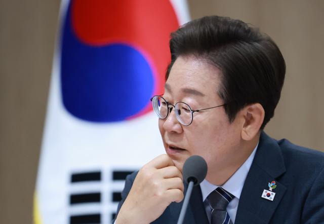이재명 대통령이 24일 서울 용산 대통령실 청사에서 열린 국무회의를 주재하며 발언하고 있다 사진연합뉴스