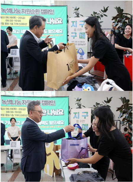 진옥동 신한금융그룹 회장위쪽이 신한 나눠요 DAY 행사에서 외투와 셔츠를 정상혁 신한은행장이 니트를 기부하고 있다 사진신한금융