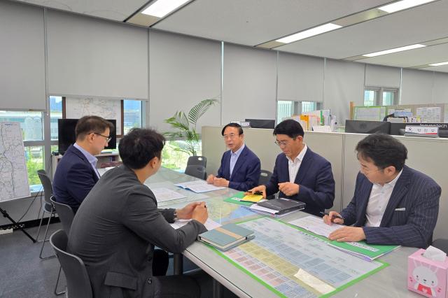ㅊ가운데가 국토교통부를 찾아 KTX 임실역 정차를 건의하고 있다사진임실군