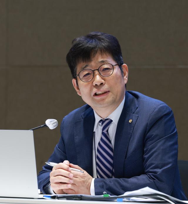 유상대 한국은행 부총재가 24일 서울 중구 한은 별관에서 열린 기자간담회에서 발언을 하고 있다 사진한국은행
