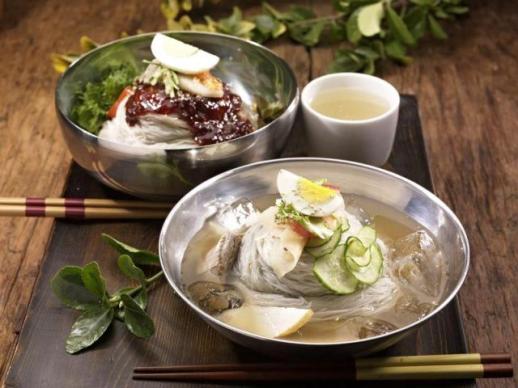 Mì lạnh Hàn Quốc trở thành món nhất định phải thử của du khách nước ngoài vào mùa hè nóng bức