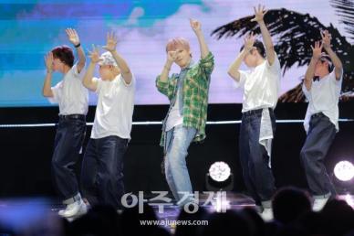 [포토] 더쇼 무대오른 강다니엘