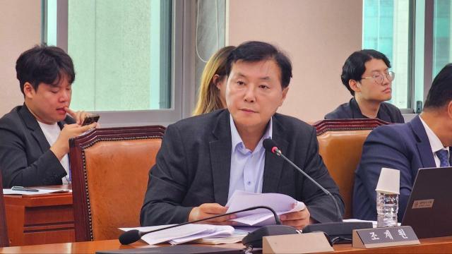 25 일 국회 문체위 전체 회의에서 조계원 의원이 출국납부금 원상복구를 요구하고 있다 사진조계원 의원실