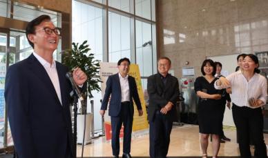 전재수 해수부 장관 후보자 부산 이전 늦출 수 없어
