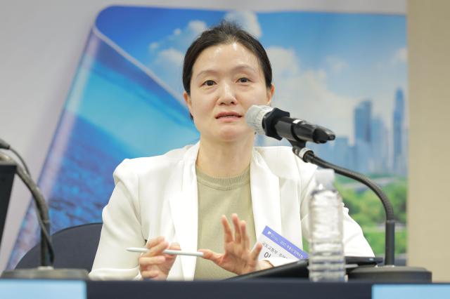2025 부동산 정책포럼 좌담회에 참석한 이유리 국토교통부 주택정책과장이 발언을 하고 있다 사진유대길 기자 dbeorlf123ajunewscom