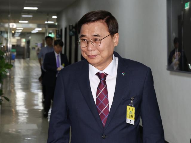 이종석 국가정보원장 후보자가 지난 19일 오후 서울 여의도 국회 정보위원회에서 대북·안보 관련 질의를 위해 비공개로 진행되는 인사청문회에 참석하고 있다 사진연합뉴스