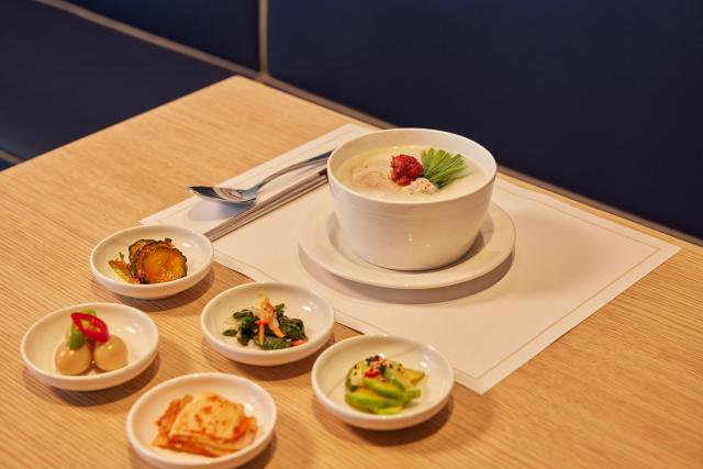조식 뷔페에서 즐길 수 있는 돼지국밥 사진롯데호텔