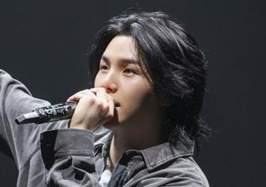 지각 한 번 안 해…슈가, BTS 숨기고 자폐 아동 만났다
