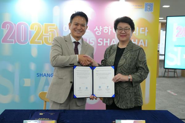 서울시와 상하이시 문화여유국은 지난 25일 오후 2시 중구 중국비자신청서비스센터에서 ‘문화관광 교류 및 협력 활성화를 위한 업무협약’을 맺었다 사진서울시