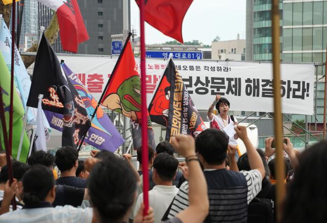 Union members from Neople a Nexon subsidiary hold a protest in front of the company’s Seoul office in Gangnam District on June 24 Yonhap