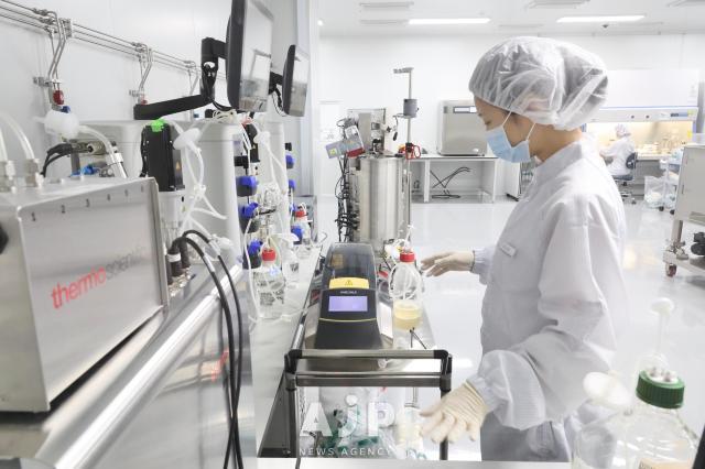 A researcher checks bioreactors containing serum and cells for cultivated meat at Simple Planet June 24 2025 AJP Han Jun-gu