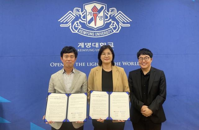 김홍두 한국도로공사 대구경북본부 관리처장과 이로리 계명대학교 사회과학대학장 이윤석 계명대학교 행정학과장좌부터이 업무협약을 체결했다 사진한국도로공사