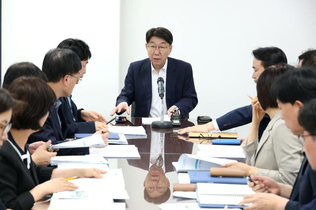 우범기 전주시장가운데이 26일 ‘제21대 대통령 지역공약 대응 보고회’에서 발언을 하고 있다사진전주시