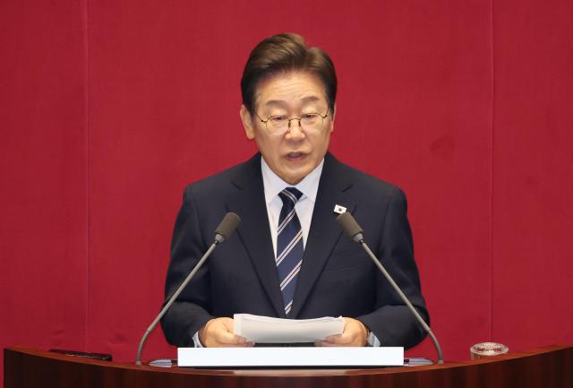 President Lee Jae-myung delivers a policy speech on the supplementary budget at the National Assemblys main chamber on Jun 26 Joint Press Corps