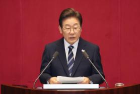 President Lee calls for fair growth and capital market reform in first parliamentary address