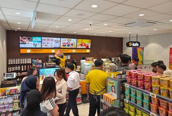 Cửa hàng thứ 100 của E-Mart 24 tại tại Kota Damansara Malaysia ẢnhE-Mart 24