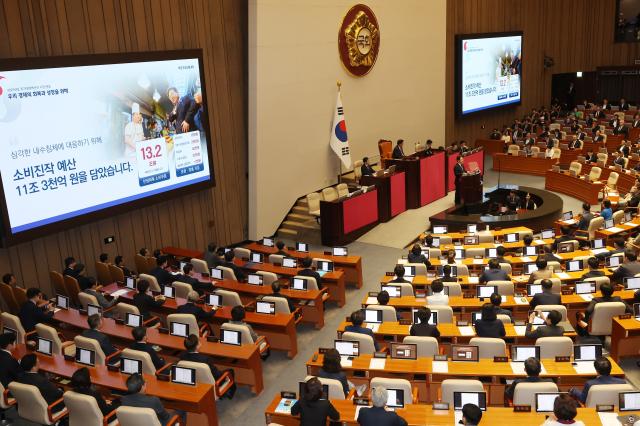 이재명 대통령이 26일 서울 여의도 국회 본회의장에서 정부의 2차 추가경정예산안 제출과 관련해 첫 시정연설을 하고 있다 사진연합ㄴ스