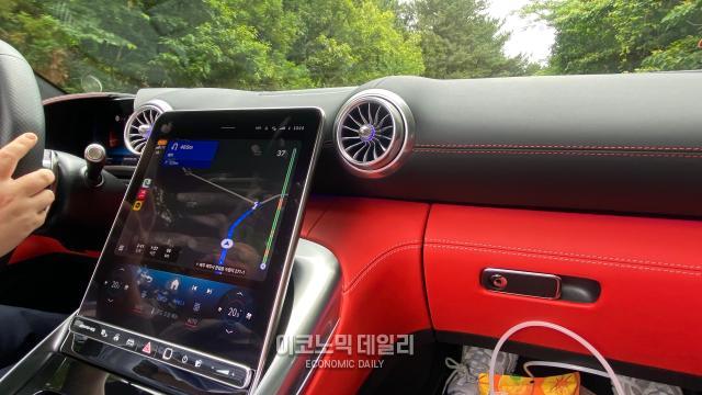메르세데스-벤츠 AMG SL 43 인포테인먼트사진김지영 기자