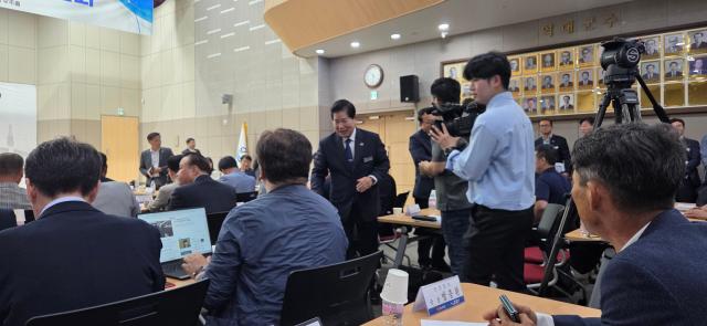 공영민 고흥군수가 26일 ‘민선 8기 3주년 언론인 간담회’를 개최하고 인사를 하고 있다 사진박기현 기자