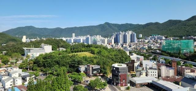 C타입에서 바라본 용지봉 뷰 사진더 파크 수성못