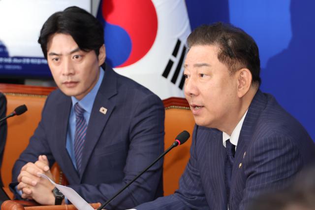 김병기 더불어민주당 대표 직무대행 겸 원내대표가 지난 23일 국회에서 열린 최고위원회의에서 발언하고 있다 사진연합뉴스