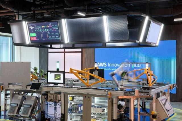 AWS 이노베이션 허브AWS Innovation Hub 사진AWS