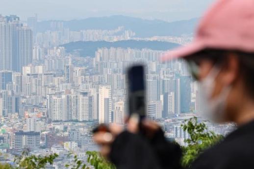 연봉 2억도 서울 아파트 하늘의 별따기…대출 한도 반토막