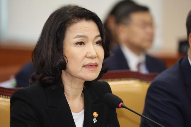 이진숙 방송통신위원장이 27일 국회 과학기술정보방송통신위원회 전체회의에서 의원질의에 답하고 있다 사진연합뉴스