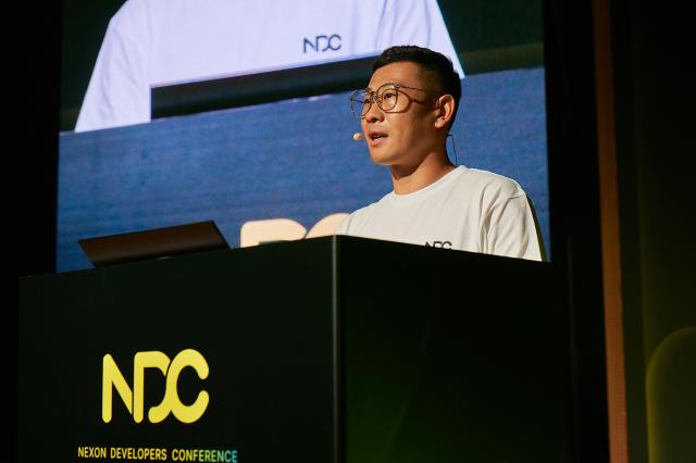 최인기 넥슨코리아 마케팅1팀장이 NDC 25 현장에서 넥슨 아이콘 매치 포스트모템을 주제로 발표를 진행했다사진넥슨