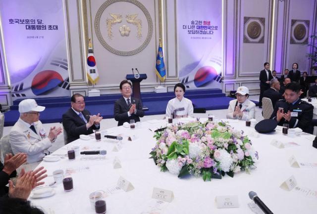 Lee pledges proper compensation for sacrifices of war veterans and other victims