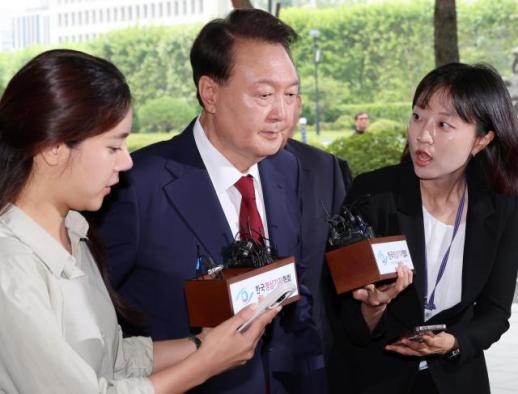 尹锡悦前往首尔高检接受"12·3"紧急戒严独检组调查