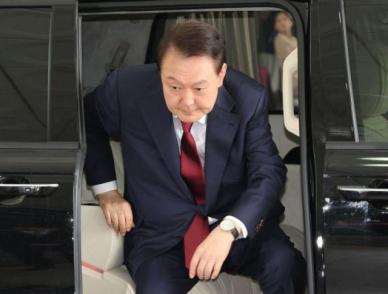 尹, 오후 조사 사실상 거부…특검 형사소송법상 조치 검토