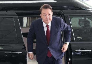 尹 조사 재개한 특검 자정 전까지 심야 조사…추가 소환 방침