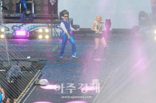[포토] 로제, 싸이와 함께 아파트 아파트~