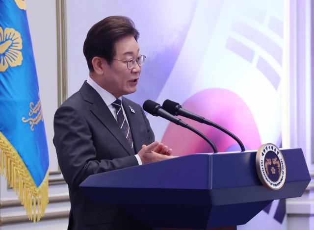 이재명 대통령이 지난 27일 청와대 영빈관에서 열린 호국 보훈의 달 대통령의 초대 행사에서 인사말을 하고 있다 사진연합뉴스