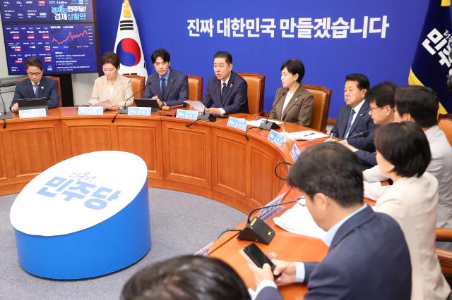 김병기 더불어민주당 당대표 직무대행 겸 원내대표가 27일 서울 여의도 국회에서 열린 최고위원회의에서 발언하고 있다 사진연합뉴스