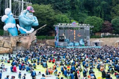 파도풀 위 EDM 축제…캐리비안 베이 여름 풀파티 개막