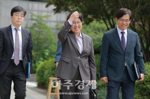 [포토] 첫 출근하는 정은경 보건복지부 장관 후보자