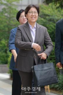 [포토] 밝은 표정의 ​​​​​​​정은경 보건복지부 장관 후보자