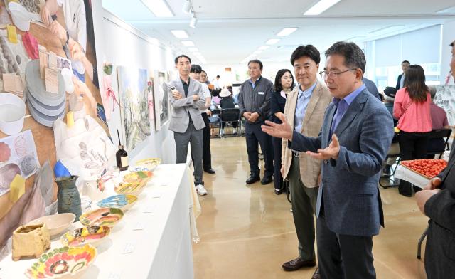 대구시 김진열 군위군수는 지난 3년은 대구․경북 중추도시로서 반듯하고 강건한 군위를 만들겠다는 군민과의 약속을 실행으로 옮기는 치열한 시간이었다고 밝혔다 사진대구군위군