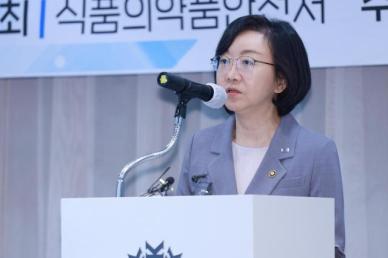 오유경 식약처장 유임…AI 의료기기 제도화·규제혁신 성과 주목