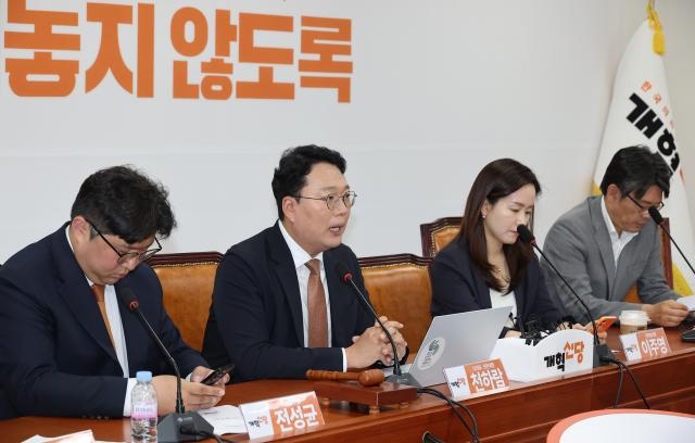천하람 개혁신당 원내대표 겸 당대표 권한대행이 23일 국회에서 열린 최고위원회의에서 발언하고 있다 사진연합뉴스