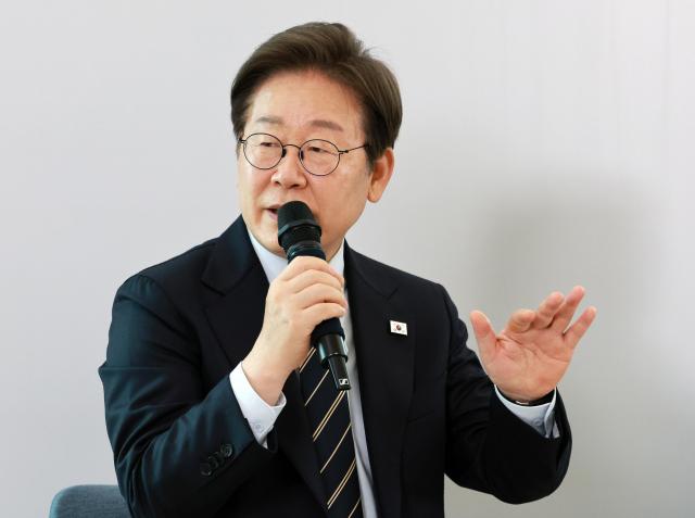 이재명 대통령이 30일 서울 용산 대통령실 파인그라스에서 열린 문화예술계 수상자 간담회에서 발언하고 있다 사진대통령실통신사진기자단