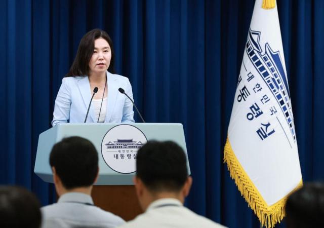 Lee to hold press conference to mark 30 days in office