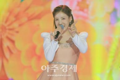 [포토] 멋진 무대 선보이는 한봄 (더트롯쇼)