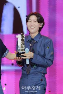 [포토] 김용빈, 금수저로 더트롯쇼 명예의 전당 입성