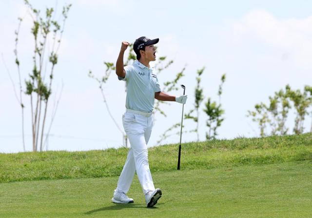 옥태훈이 한국프로골프KPGA 투어에서 자신의 시대를 활짝 열었다 프로 데뷔 8년 만에 투어 첫 우승을 이뤄내더니 여기에 더해 2주 연속 정상 신바람까지 냈다 사진KPGA