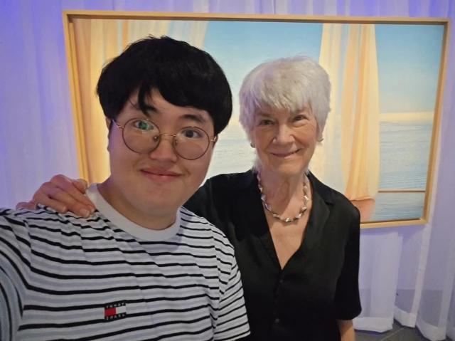 엘리스 달튼 브라운 작가와 사진 김호이 기자