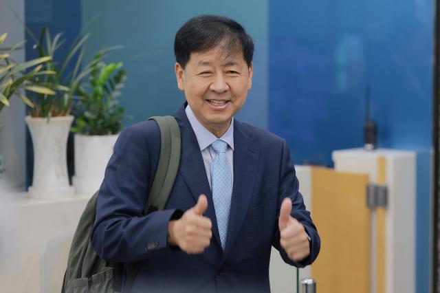 구윤철 경제부총리 겸 기획재정부 장관 후보자가 지난달 30일 오전 서울 중구 예금보험공사에 마련된 인사청문회 준비사무실로 들어서고 있다 사진유대길 기자