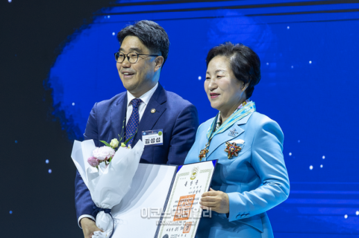 [ED포토][여성기업주간] (주)디엔비 신영이 대표, 은탑산업훈장 수훈